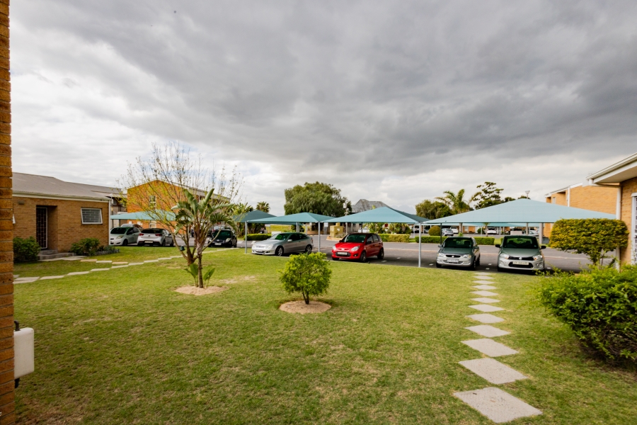 1 Bedroom Property for Sale in Oakglen Western Cape
